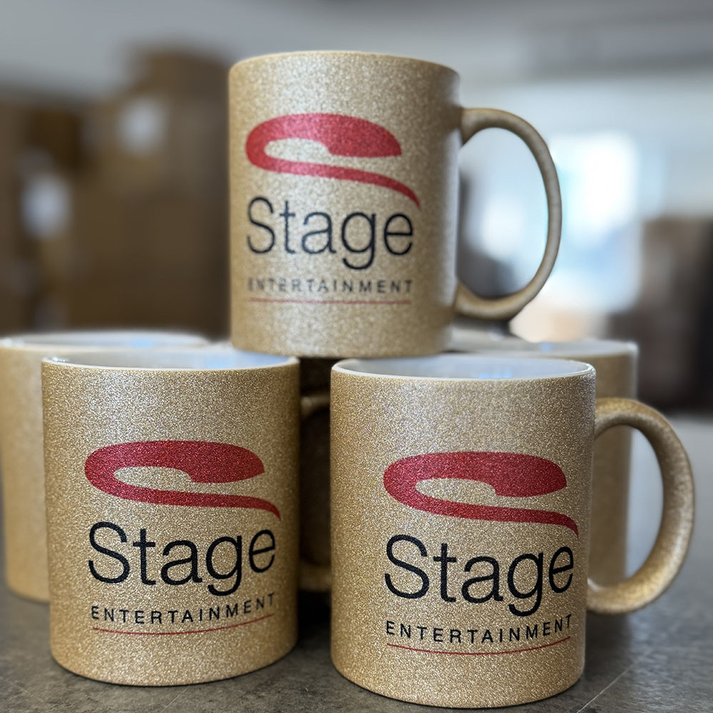 Tasse Glitzer mit Logo bedrucken - Stage Entertainment